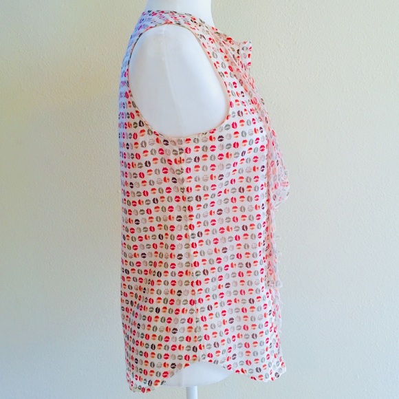 Gap Lip Print Button-Up Ruffle Top - Picture 5 of 8